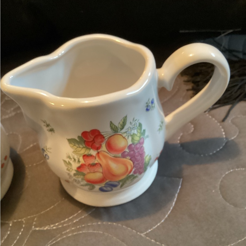Vintagewhite porcelain  creamer and sugarr bowl with lid